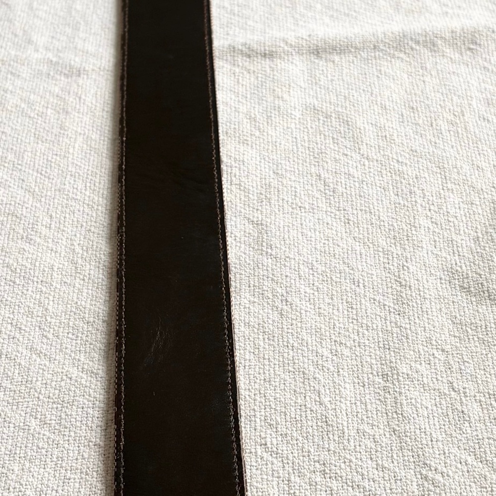 Gucci Signature Belt Featuring Iconic Bamboo and Gold Statement Buckle - Picture 5 of 6